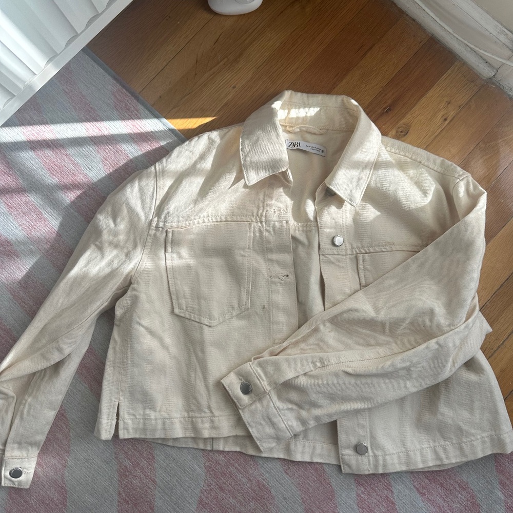 Cropped White Denim Jacket (Cream)